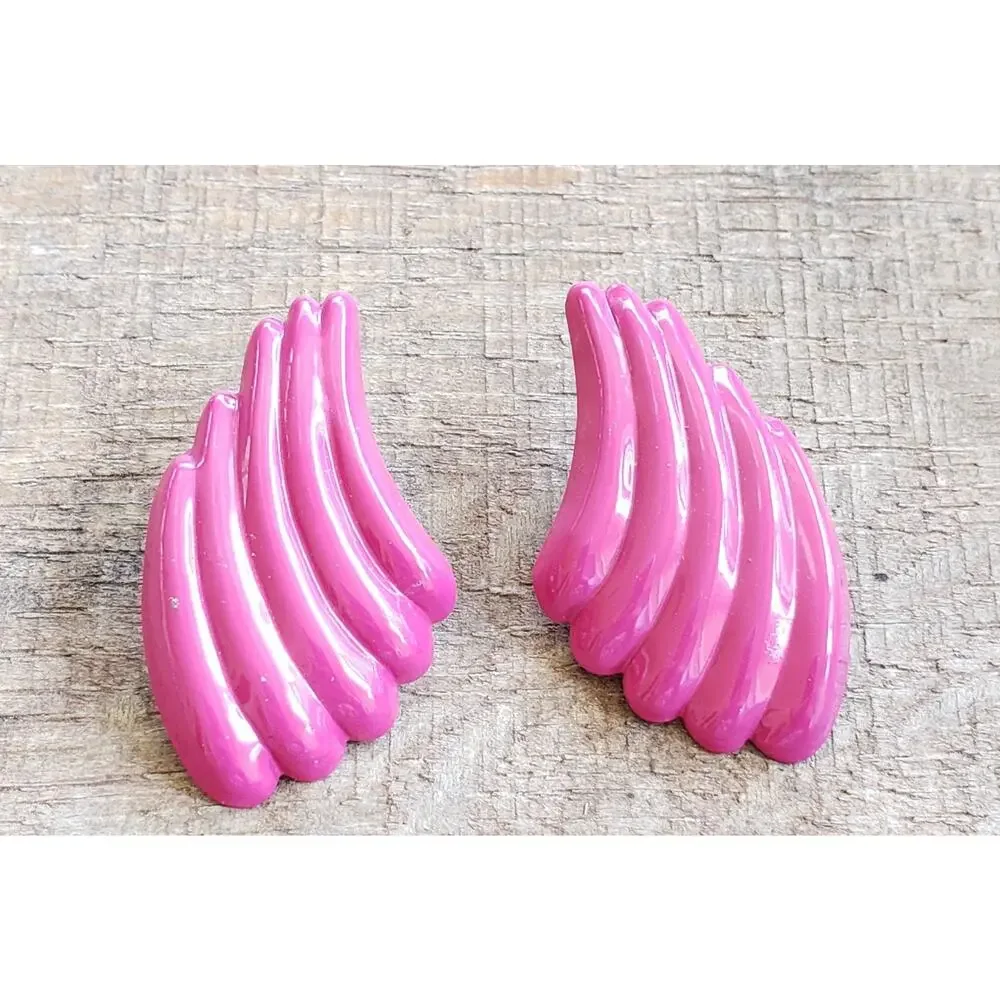 1980s Magenta Pink Enameled Metal Pierced Earrings 1.5